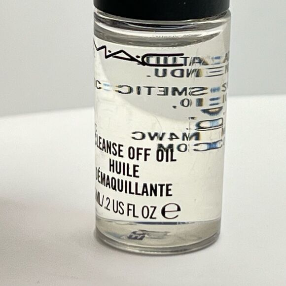 $4 🌸 MAC ~ Cleanse Off Oil Travel Sample Size ~ NEW - Picture 2 of 5